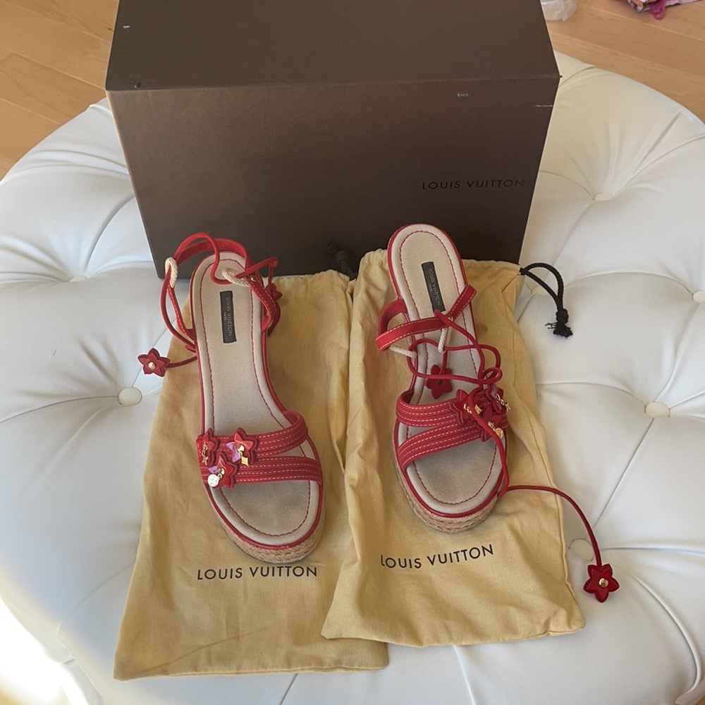 Louis Vuitton Red Suede Espadrille Charm Wedges 39 - Picture 3 of 10